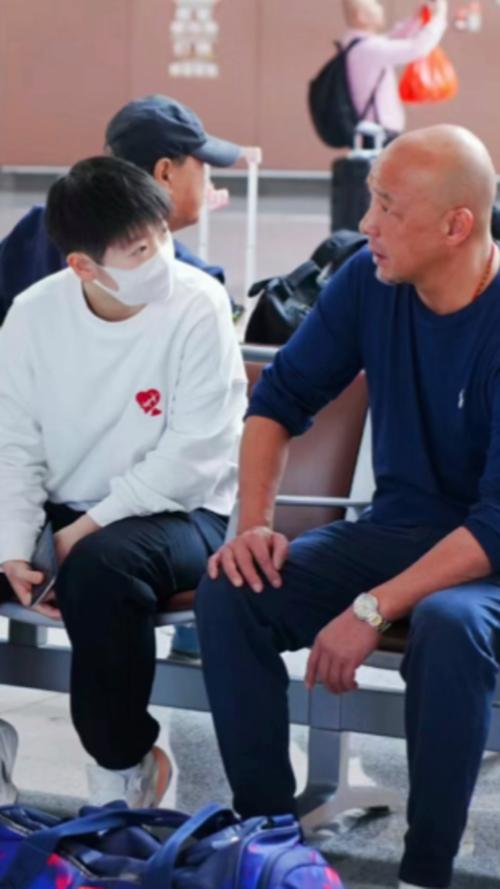 澳门精准一肖一码一肖中,设计策略快速解答_VR型43.237